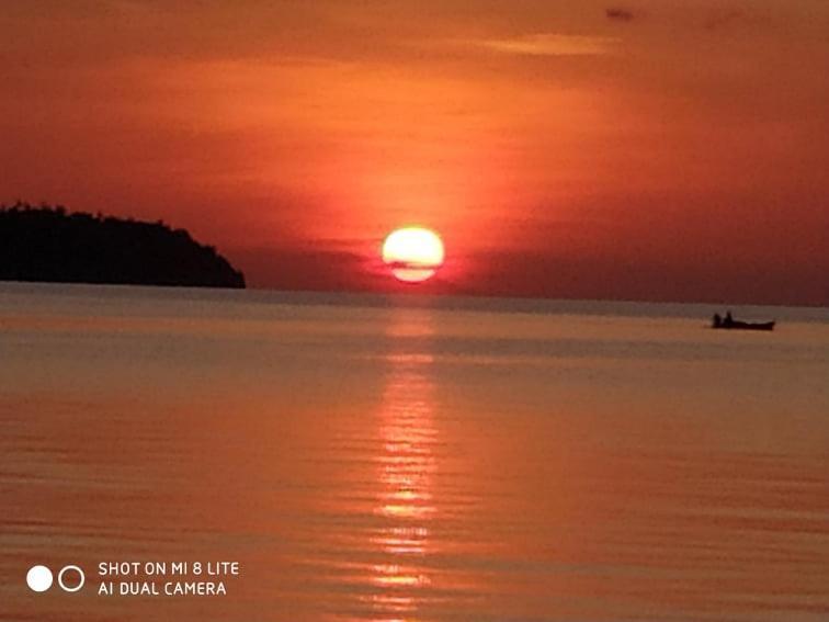 Sunset Beach Batudaka Bagian luar foto